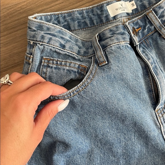 LIKE NEW Windsor Light Blue Straight Leg Jeans with Los Angeles on the back - Picture 6 of 11